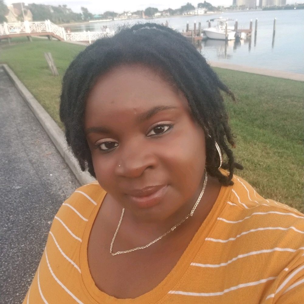 Meet your Posher, Latoshia